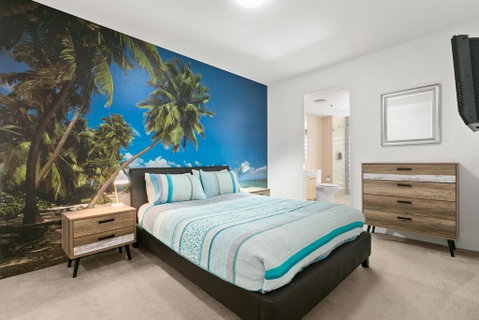 Cairns Waterfront - Harbourlights - Accommodation Fremantle 2