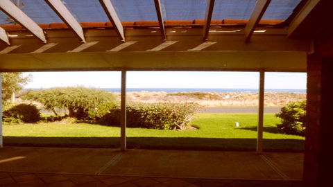 Calm Seas - 70 Gold Coast Drive - Accommodation Fremantle 2