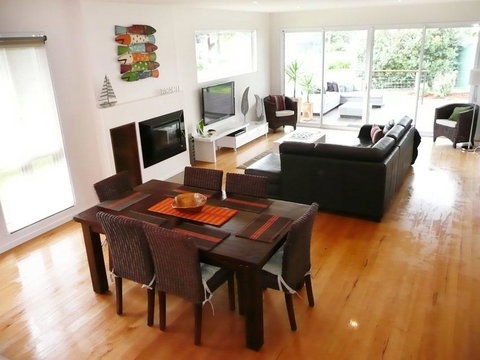Captain's Cottage - Accommodation Fremantle 2