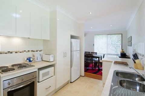 Cara Nobbys Beach 11 Wesley Avenue - Accommodation Fremantle 0