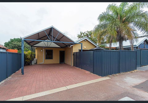 Cardiff St House - Accommodation Fremantle 2