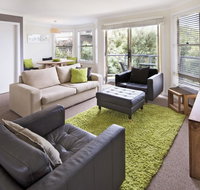 Caribou 3 - Modern  spacious with views over Lake Jindabyne