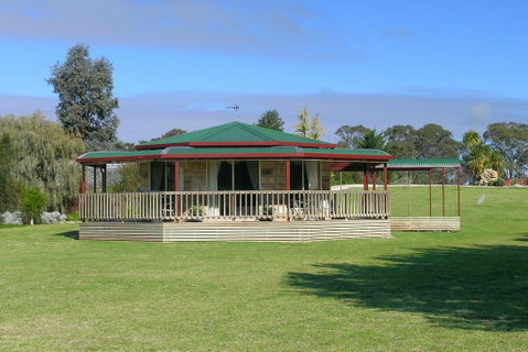 Carolynnes Cottages - Accommodation Fremantle 0