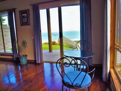 Castaways Apollo Bay - Accommodation Fremantle 2