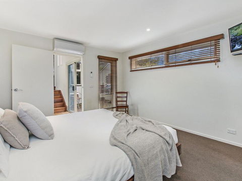 CASTWOOD VILLA No. 1 - Accommodation Fremantle 0