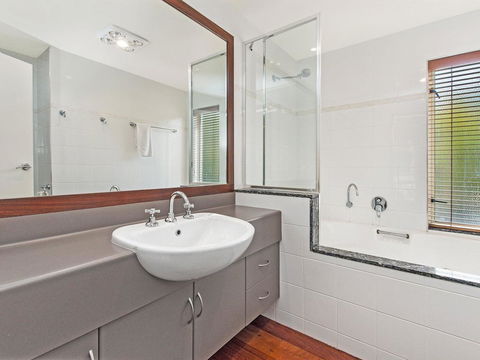 CASTWOOD VILLA No. 1 - Accommodation Fremantle 3
