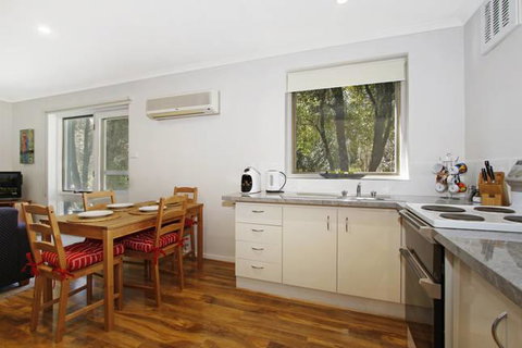 Cedar 6 - Fully Renovated Apartment - Accommodation Fremantle 0