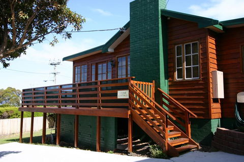 Cedar Cottages Blackmans Bay - Accommodation Fremantle 0