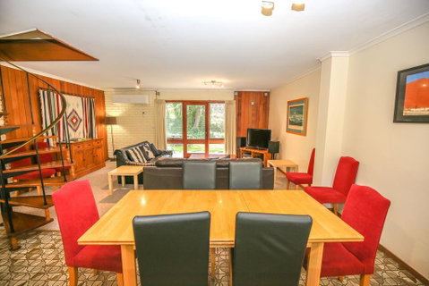 Cedar Holiday Units - Apartment 1 - Accommodation Fremantle 2