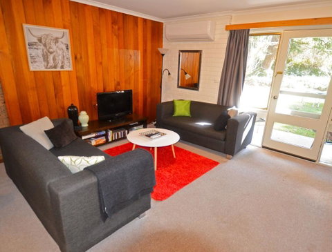 Cedar Holiday Units - Apartment 4 - Accommodation Fremantle 0