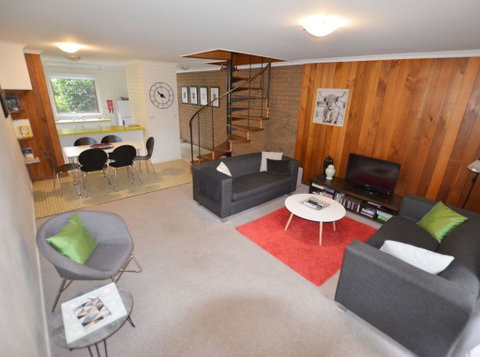 Cedar Holiday Units - Apartment 4 - Accommodation Fremantle 3