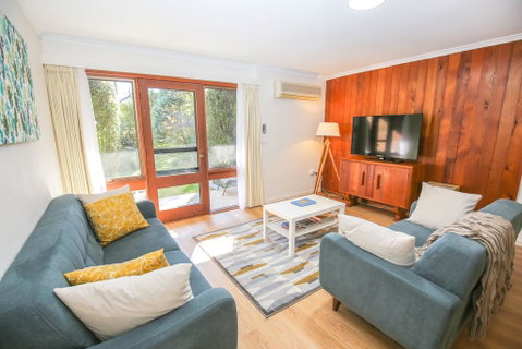 Cedar Holiday Units - Apartment 5 - Accommodation Fremantle 1