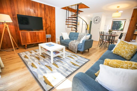 Cedar Holiday Units - Apartment 5 - Accommodation Fremantle 0