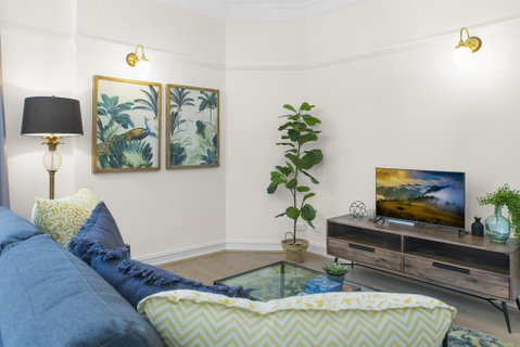 Central Apartment With Spacious Living And Dining - Accommodation Fremantle 2