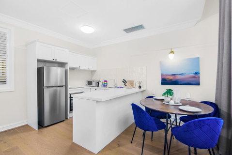 Central Apartment With Spacious Living And Dining - Accommodation Fremantle 3