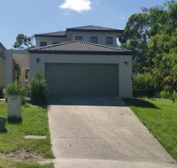 Central Gold Coast Large Modern Elevated House - Accommodation Fremantle