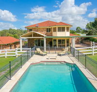 Charming Brisbane Acreage Pool - Accommodation Fremantle