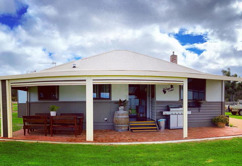 Chesterfarm And Stables - Accommodation Fremantle 3