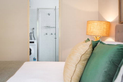 Chic Apartment With Sun Lounge Near Manly Beach - Accommodation Fremantle 2