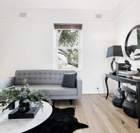 Chic Woollahra Pied--Terre with Parking - Accommodation Fremantle