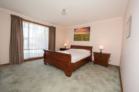 Chillax - Accommodation Fremantle 2