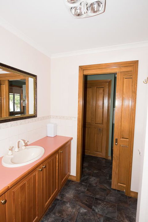 Chillax - Accommodation Fremantle 3