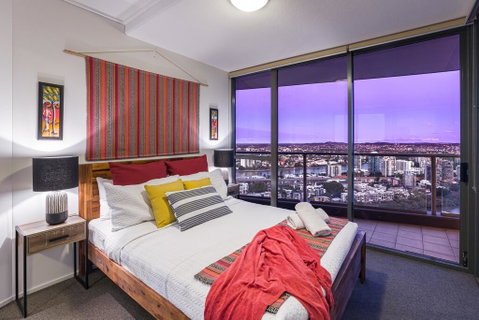 City Sky Home In Africa - River & Story Bridge Views - Accommodation Fremantle 3