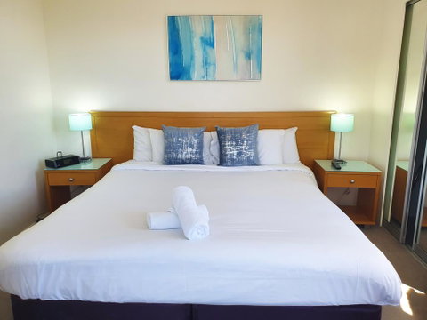 City Sunsets & South Bank , CBD, Views, Pool, Netflix - Accommodation Fremantle 2