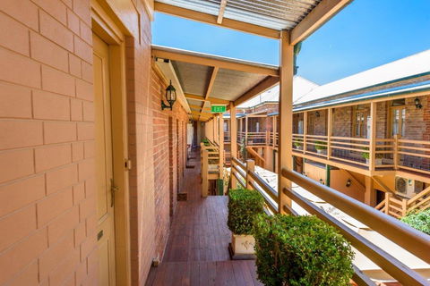 Cobb & Co Court Boutique Hotel - Accommodation Fremantle 1