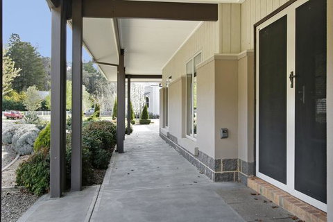 Collins Retreat - 4 Bedroom Home With Pool - Accommodation Fremantle 3