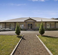 Collins Retreat - 4 Bedroom home with Pool - Accommodation Fremantle