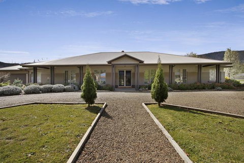 Collins Retreat - 4 Bedroom Home With Pool - Accommodation Fremantle 0