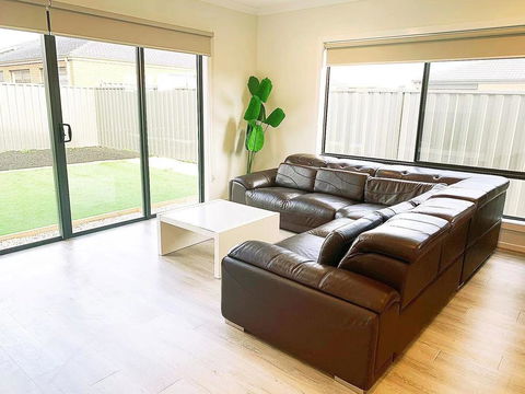 Comfortable 4BR 2Bath House Tarneit Melbourne - Accommodation Fremantle 1