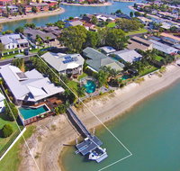 Coorumbong 16 - 5 BDRM Canal Home with Pool - Accommodation Fremantle