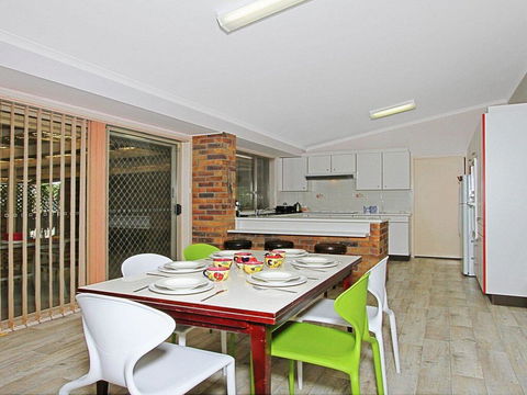 Corner Haven - Family Retreat With Outdoor Living - Accommodation Fremantle 2