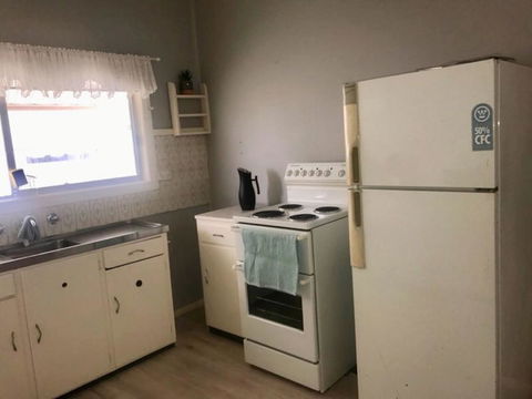 Cosy Country Cottage With AirCon - Accommodation Fremantle 1