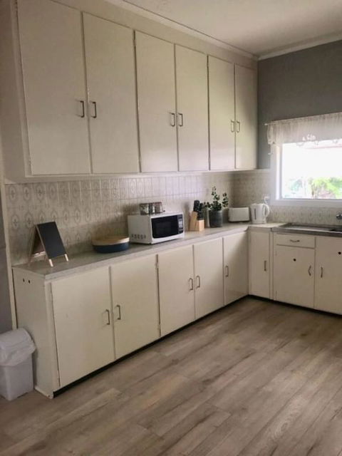 Cosy Country Cottage With AirCon - Accommodation Fremantle 3
