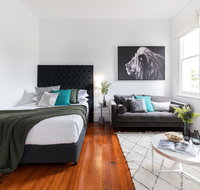 Cosy nook in inner-city Victorian mansion - Accommodation Fremantle