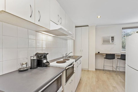 Cosy Studio Apartment Seconds From Manly Beach - Accommodation Fremantle 2