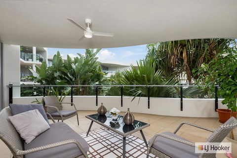 COTTON BEACH 85 - PRIVATE Mid Floor APARTMENT - Accommodation Fremantle 1