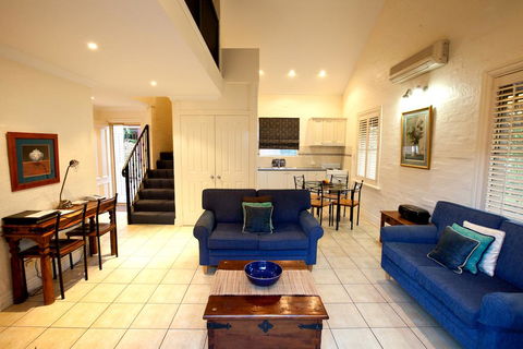 Country Apartments - Accommodation Fremantle 0