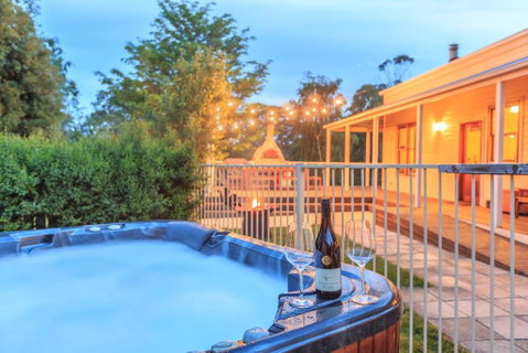 Country House Retreat - Accommodation Fremantle 0