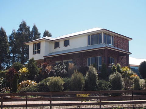Country Meets Town - Accommodation Fremantle 0