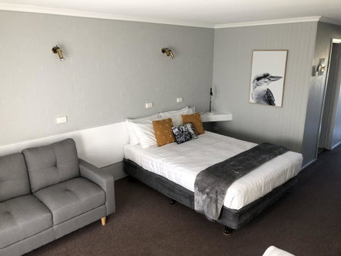 Country Roads Motor Inn - Accommodation Fremantle 0