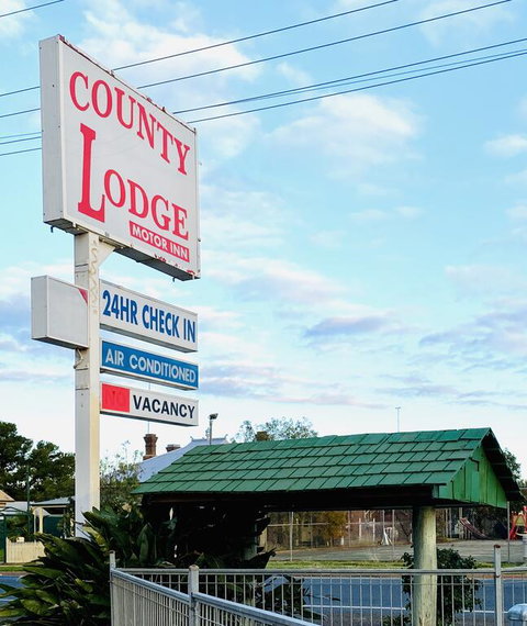 County Lodge Motor Inn - Accommodation Fremantle 3