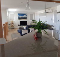 Cozzys Condo Luxury Beach House - Accommodation Fremantle