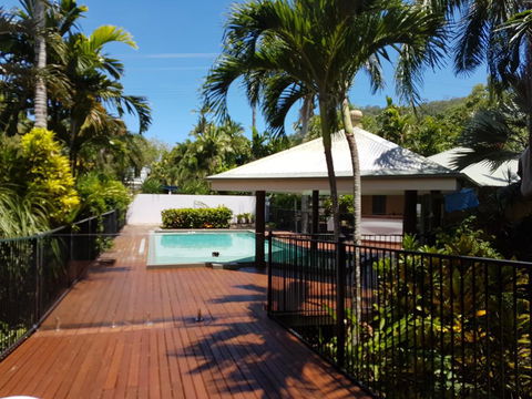 Crazy About Cairns Resort Living - 6 Bedrooms - Accommodation Fremantle 1