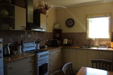 Cream Cottage - Accommodation Fremantle 0