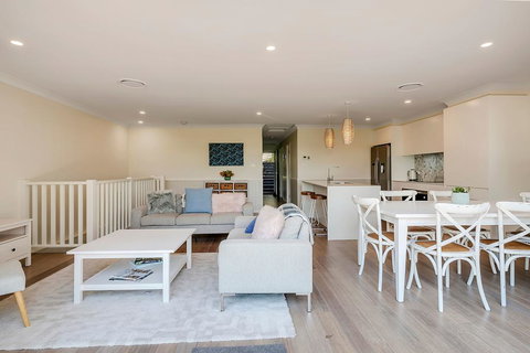 DESIGNER HOLIDAY BEACH PAD // 4 BED // COPA - Accommodation Fremantle 3