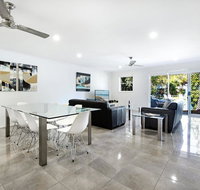 Diamond Beach 3 Bedroom Poolside Apartment - Accommodation Fremantle